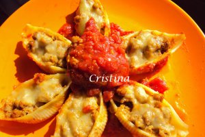 Scoici umplute cu carne