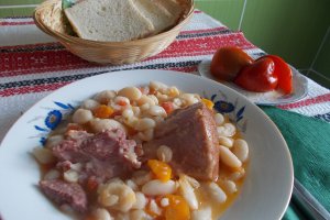 Fasole cu ciolan afumat