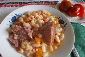Fasole cu ciolan afumat