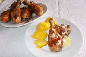 Pulpe pe pat de sare grunjoasa cu mamaliguta si mujdei