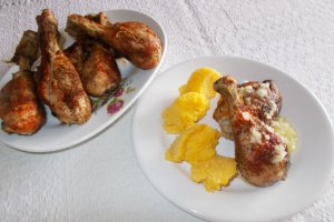 Pulpe pe pat de sare grunjoasa cu mamaliguta si mujdei
