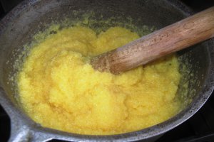 Ostropel de pui cu mamaliguta "imbracata" in branza de oi