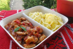 Ostropel de pui cu mamaliguta "imbracata" in branza de oi