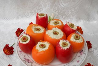 Aperitiv rosii umplute