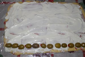 Aperitiv rulada de cascaval