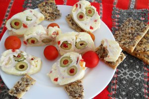 Aperitiv rulada de cascaval
