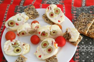 Aperitiv rulada de cascaval