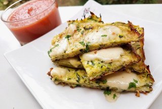 Zucchini cu mozzarella la cuptor