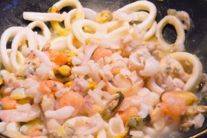 Linguini siciliene cu fructe de mare