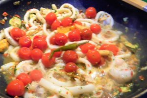 Linguini siciliene cu fructe de mare