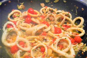 Linguini siciliene cu fructe de mare