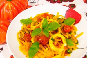 Linguini siciliene cu fructe de mare