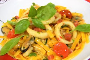Linguini siciliene cu fructe de mare