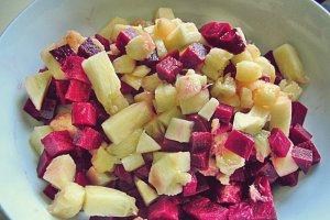 Dulceata din sfecla rosie si ananas