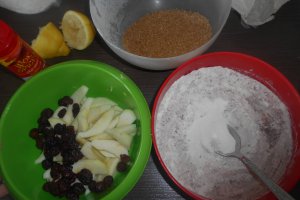 Desert negresa cu pere, merisoare si chili