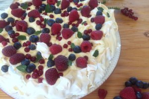 Reteta de tort Pavlova, un desert spectaculos si rafinat