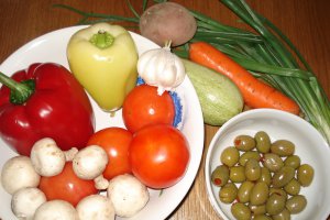 Curcan umplut, pe pat de legume