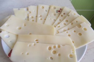 Conopida pane, invelita in cascaval
