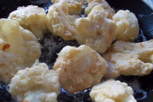 Conopida pane, invelita in cascaval