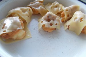 Conopida pane, invelita in cascaval