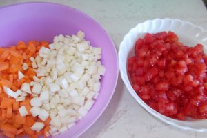 Ciorba de legume cu afumaturi, acrita cu varza murata