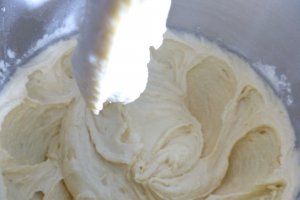 Desert prajitura cu piersici si ricotta