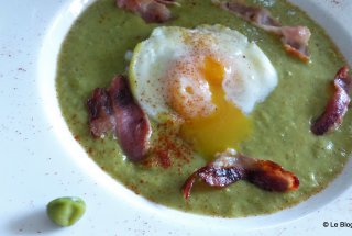 Crema de mazare cu ou posat si bacon afumat