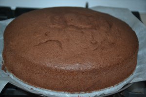 Desert tort cu ciocolata, visine si mascarpone