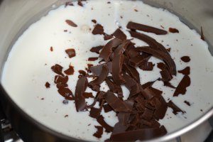 Desert tort cu ciocolata, visine si mascarpone
