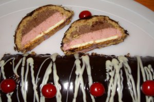 Deliciu cu ciocolata si capsuni