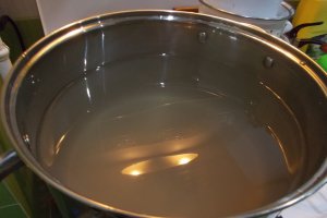 Castraveti murati in saramura