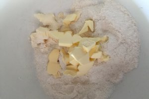 Desert placinta cu branza si agrise