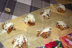 Tortellini ( bicolori ) de casa, cu ciuperci si cascaval