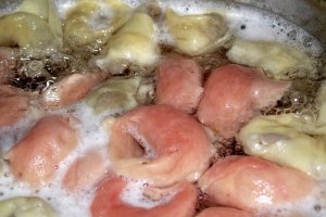 Tortellini ( bicolori ) de casa, cu ciuperci si cascaval