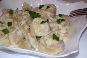 Tortellini ( bicolori ) de casa, cu ciuperci si cascaval