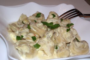 Tortellini ( bicolori ) de casa, cu ciuperci si cascaval