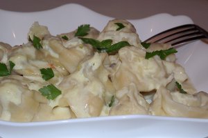 Tortellini ( bicolori ) de casa, cu ciuperci si cascaval