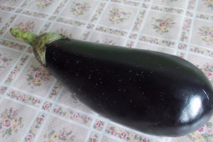 Aperitiv de post: rosii umplute cu salata de vinete