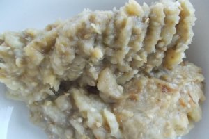 Aperitiv de post: rosii umplute cu salata de vinete