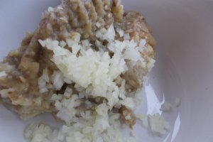 Aperitiv de post: rosii umplute cu salata de vinete