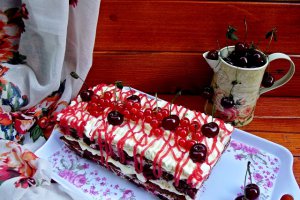 Desert prajitura din albusuri, cu visine