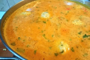 Ciorba cu perisoare de pui si oregano