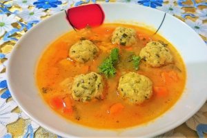 Ciorba cu perisoare de pui si oregano