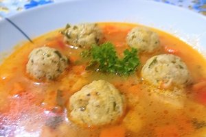 Ciorba cu perisoare de pui si oregano