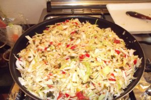 Varza cu afumatura la tigaia wok