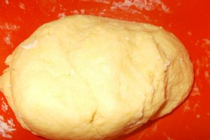 Desert cornulete fragede cu rahat