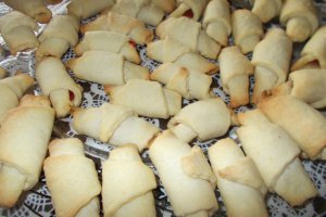 Desert cornulete fragede cu rahat