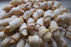 Desert cornulete fragede cu rahat