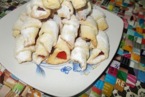 Desert cornulete fragede cu rahat
