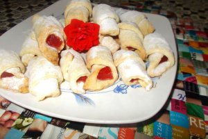 Desert cornulete fragede cu rahat